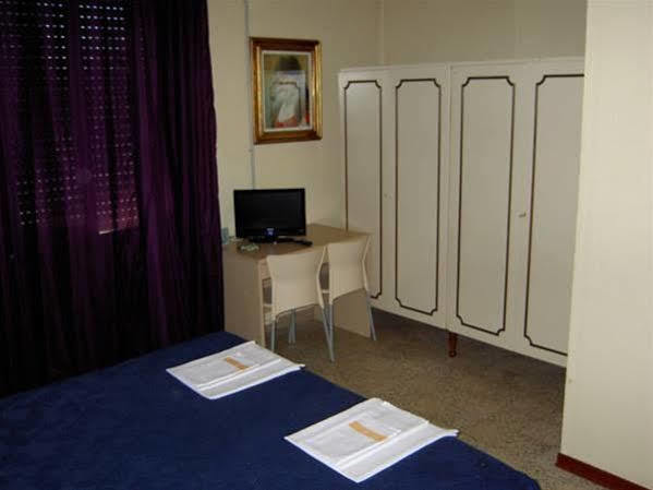 Hotel Violetta Parma Esterno foto