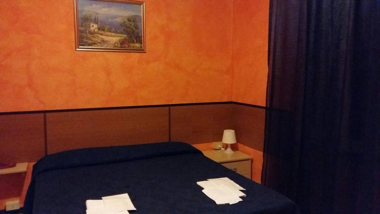 Hotel Violetta Parma Esterno foto