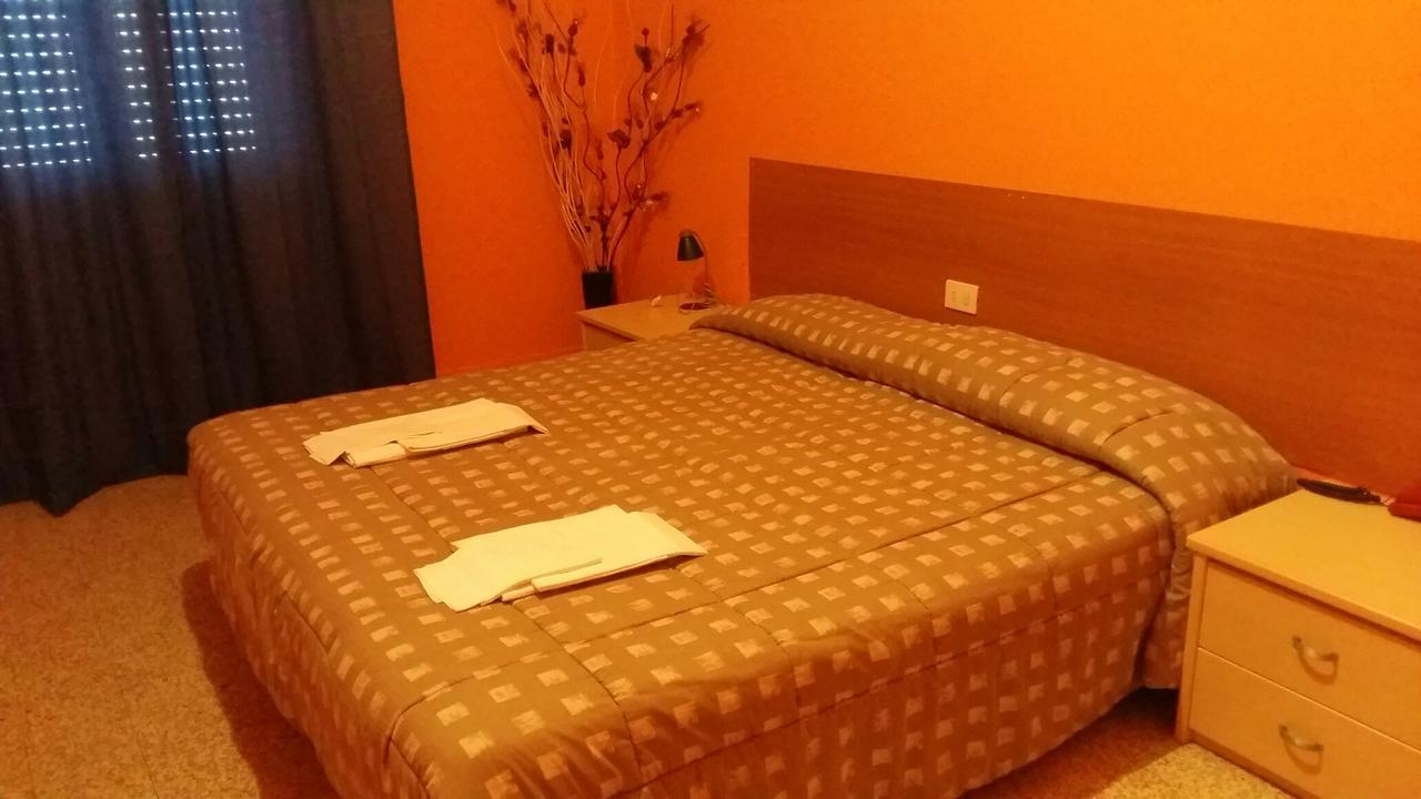 Hotel Violetta Parma Esterno foto