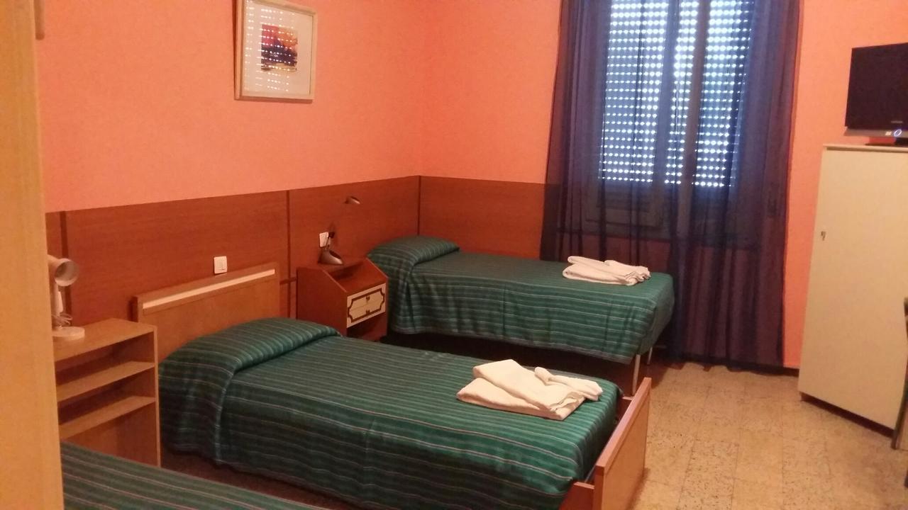 Hotel Violetta Parma Esterno foto